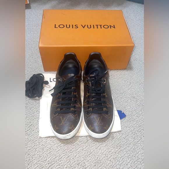 COPY - Louis Vuitton sneakers - Picture 1 of 5